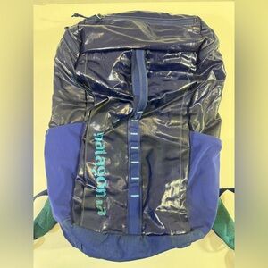 Patagonia black hole Backpack 25L rip stop water resistant *worn